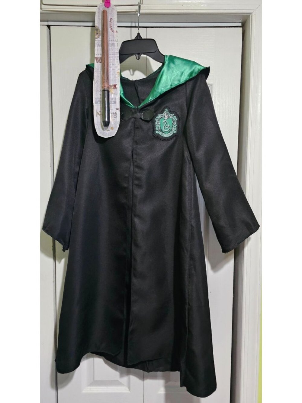 Harry Potter Slytherin Kids Costume 10-12 Robe Cloak Hogwarts and Draco Wand - Picture 1 of 7